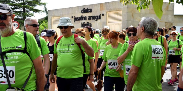 Cerca de 500 personas participaron en la I Carrera Popular por el Alzheimer de Clínica Josefina Arregui
